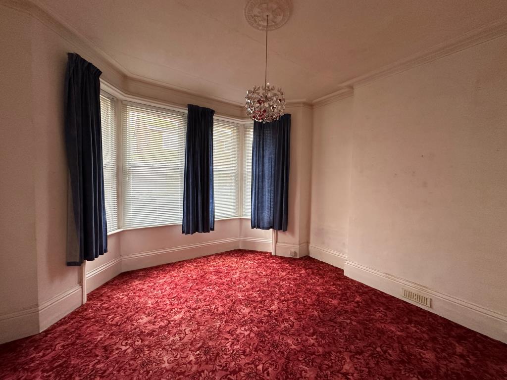 Lot: 81 - TWO-BEDROOM SELF-CONTAINED FLAT FOR IMPROVEMENT - Living Room with bay window